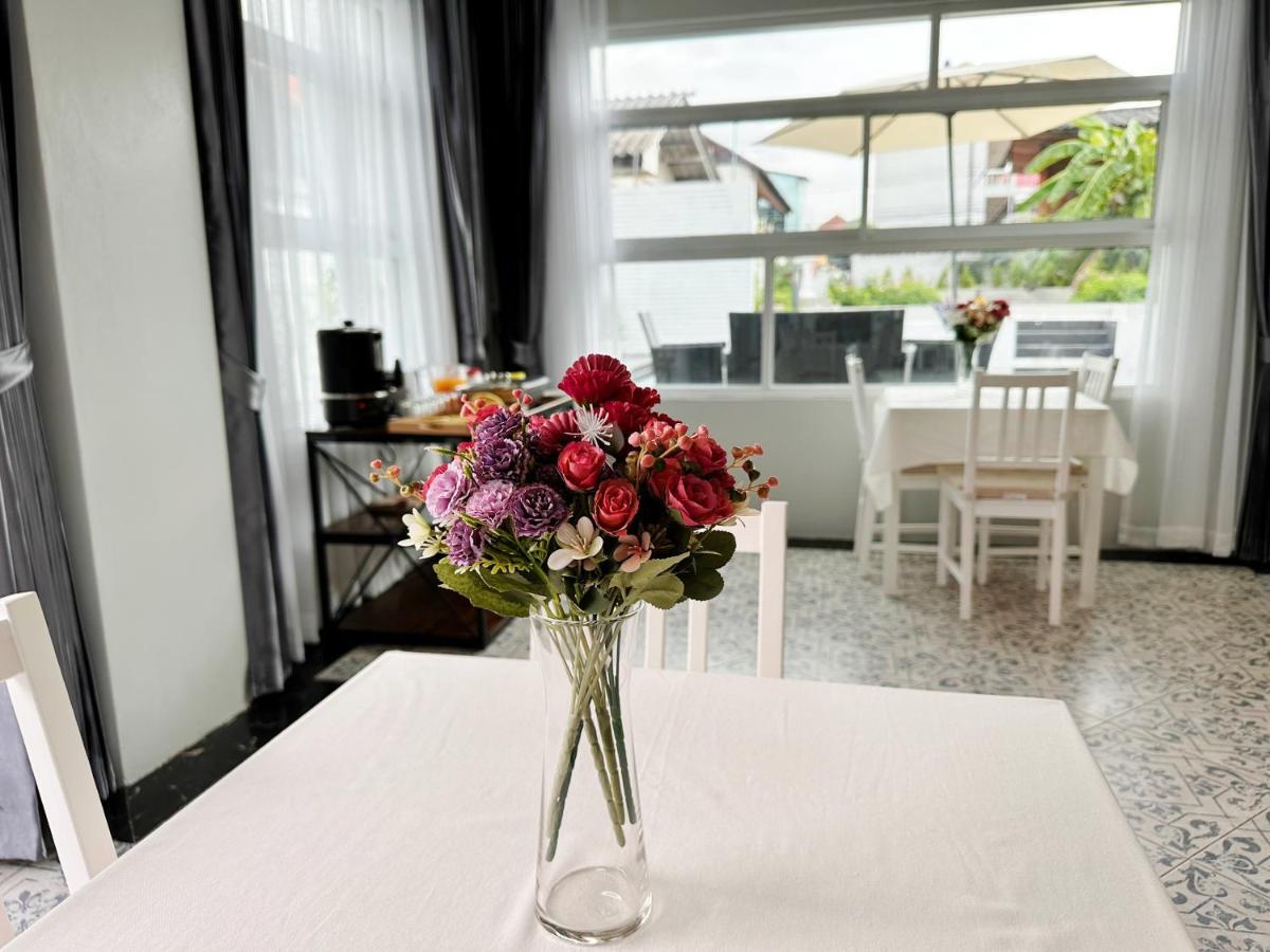 The White House Rachamankha เดอะ ไวท์เฮ้าส์ ราชมรรคา Vandrarhem Chiang Mai Exteriör bild